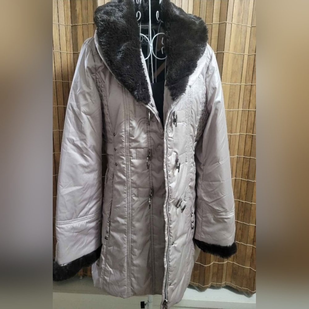 Womans Winter Jacket - Picture 4 of 9